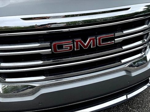 Certified 2023 GMC Acadia SLE w/ Driver Convenience Package image 27