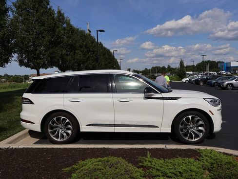 Used 2022 Lincoln Aviator Grand Touring w/ Equipment Group 301A AWD/4WD image 10