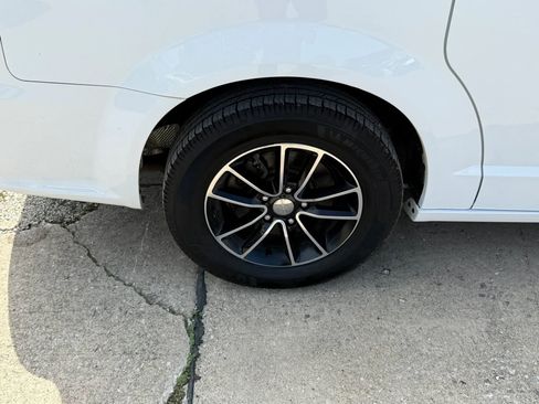 Used 2018 Dodge Grand Caravan SXT w/ Driver Convenience Group FWD image 44