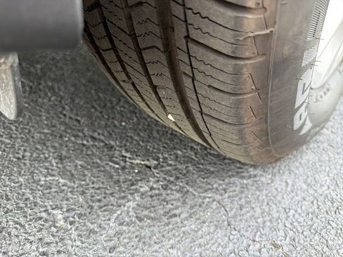 Used 2024 Kia Carnival LX image 29