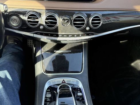 Used 2018 Mercedes-Benz S 560 Sedan image 24
