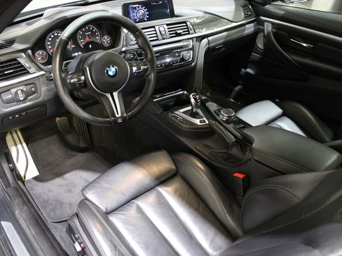 Used 2015 BMW M4 Convertible image 22