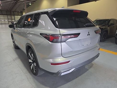 Used 2025 Mitsubishi Outlander SE AWD/4WD image 8