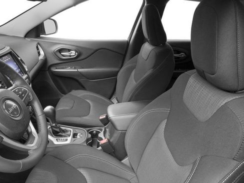 Used 2016 Jeep Cherokee Latitude FWD image 12