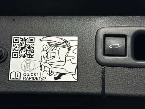 Used 2024 Toyota Highlander XLE image 32