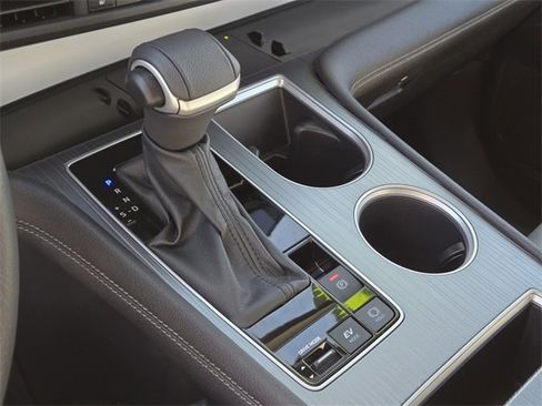 Used 2025 Toyota Sienna XLE image 25