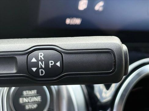Used 2025 Mercedes-Benz GLB 250 image 10