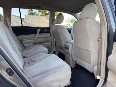 Used 2012 Toyota Highlander 4WD w/ Tech Pkg image 14