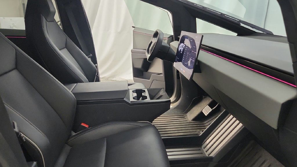 Used 2024 Tesla Cybertruck AWD Crew Cab image 22
