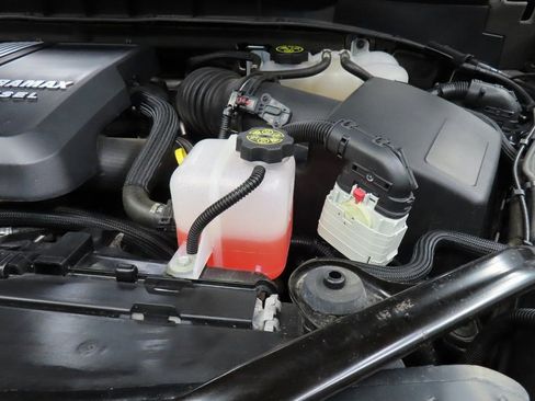 Used 2023 GMC Yukon Denali Ultimate image 32