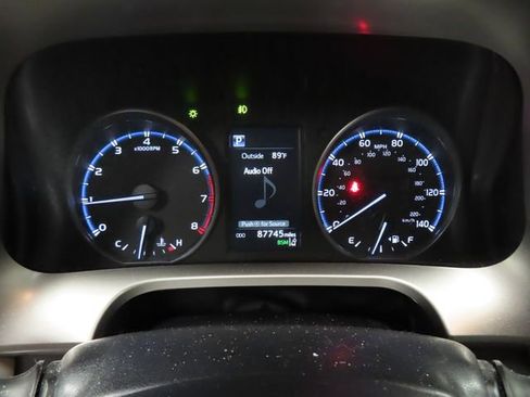 Used 2018 Toyota RAV4 XLE FWD image 22