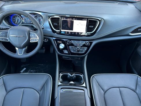 New 2026 Chrysler Pacifica Limited w/ Uconnect Theater Family Group image 13