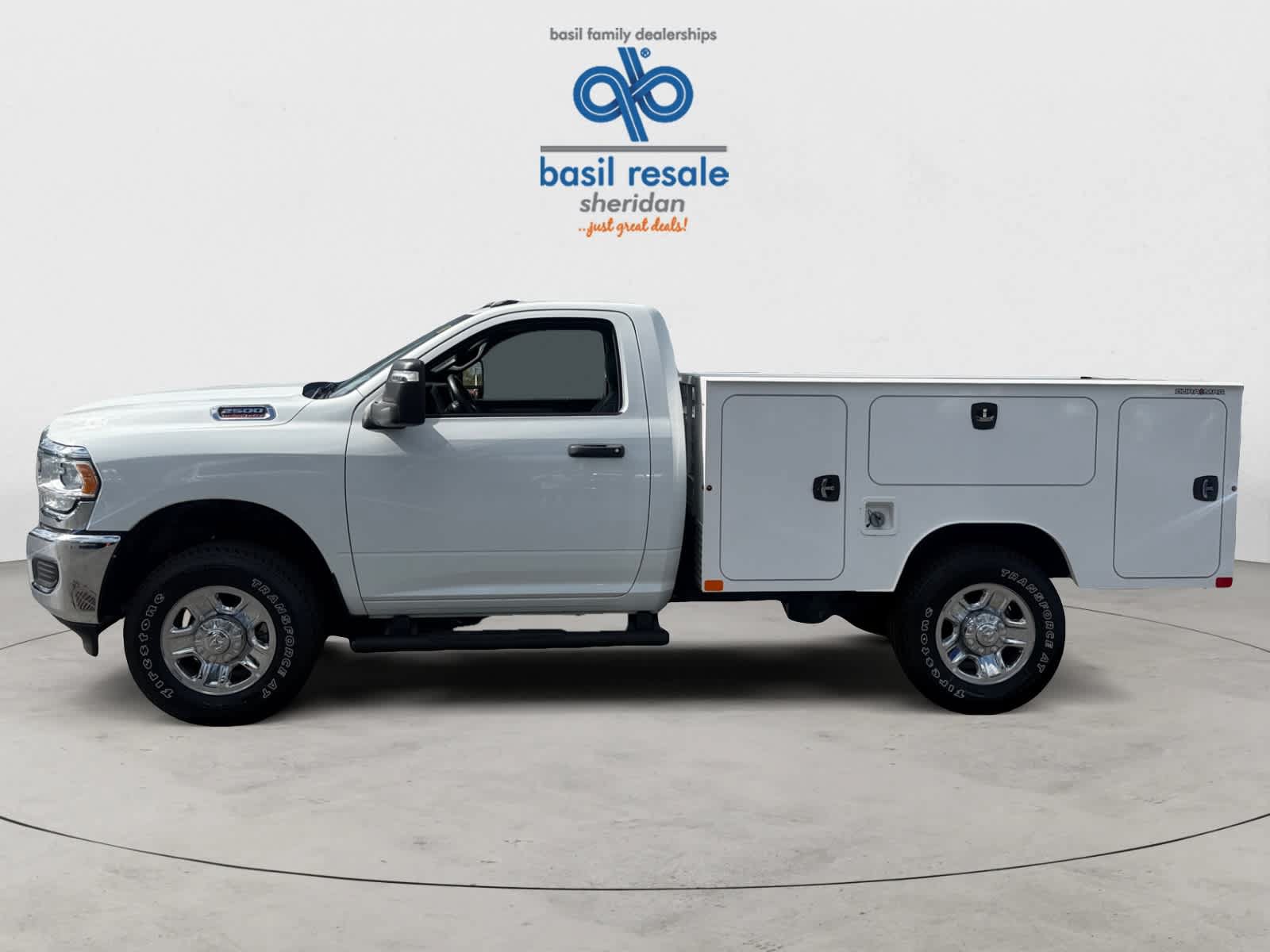 Used 2024 RAM 2500 Tradesman w/ Chrome Appearance Group AWD/4WD image 3