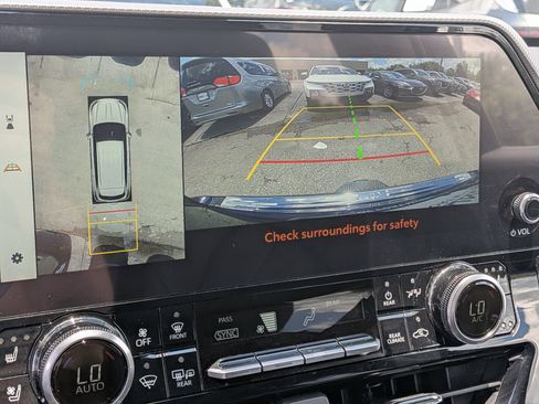 Used 2024 Toyota Highlander Platinum AWD/4WD image 36