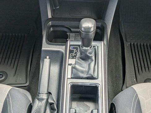 Used 2020 Toyota Tacoma TRD Off-Road AWD/4WD image 18