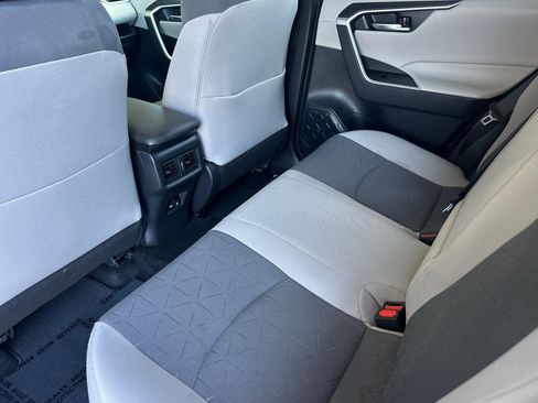 Certified 2021 Toyota RAV4 XLE w/ Convenience Package AWD/4WD image 11