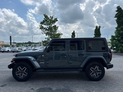 Used 2024 Jeep Wrangler Unlimited Sahara AWD/4WD image 14