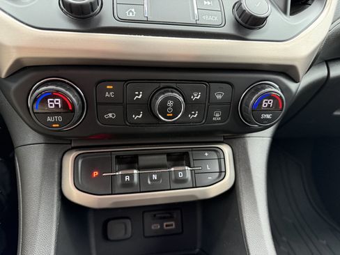 Used 2021 GMC Acadia Denali w/ Denali Technology Package AWD/4WD image 27