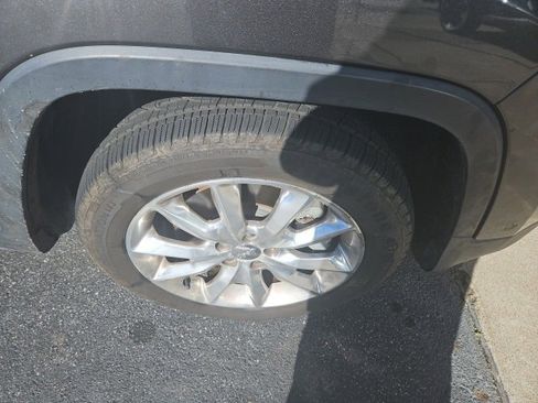 Used 2015 Jeep Cherokee Limited w/ Luxury Group image 4