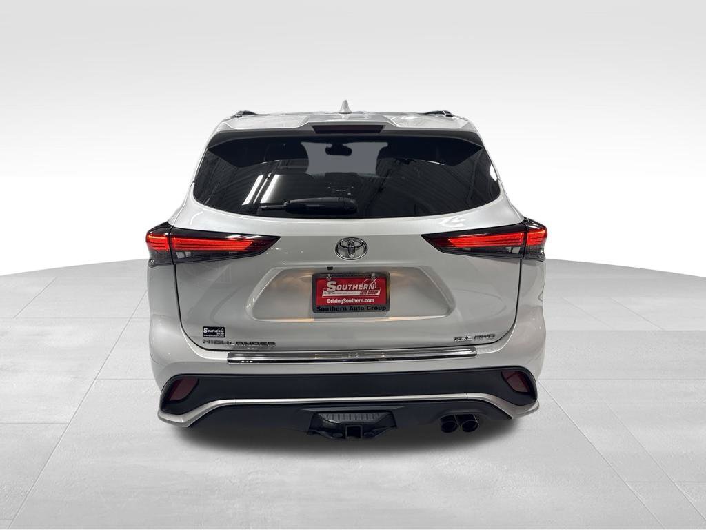 Used 2023 Toyota Highlander XSE AWD/4WD image 7