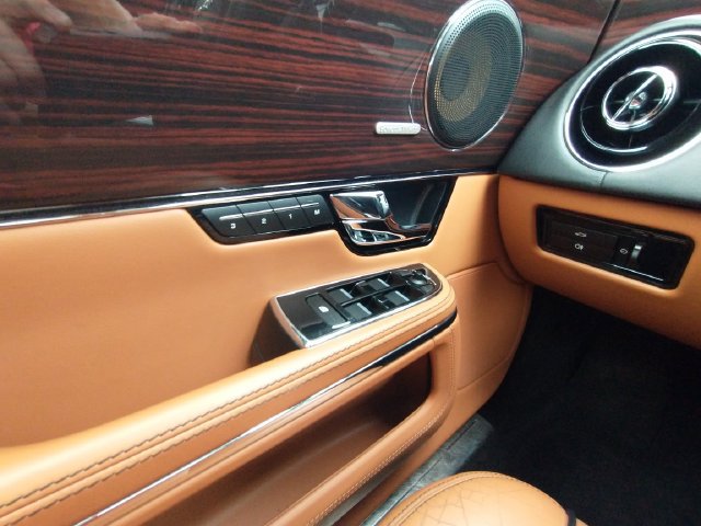 Used 2011 Jaguar XJ L RWD image 75