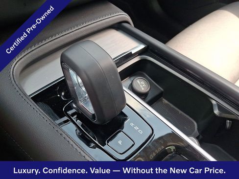 Certified 2025 Volvo XC90 B5 Core AWD/4WD image 16