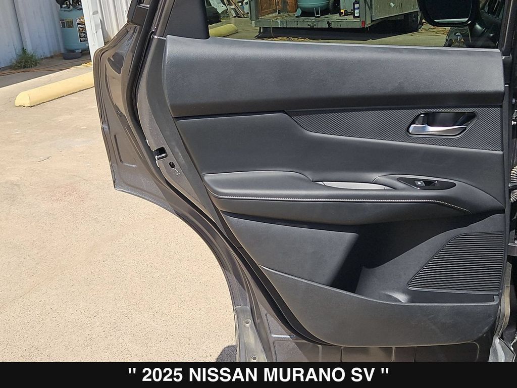 Used 2025 Nissan Murano SV FWD image 18