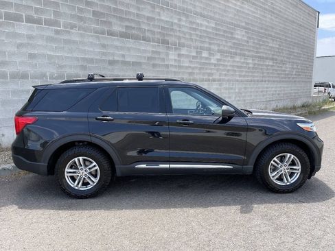 Used 2023 Ford Explorer XLT w/ Equipment Group 202A AWD/4WD image 3