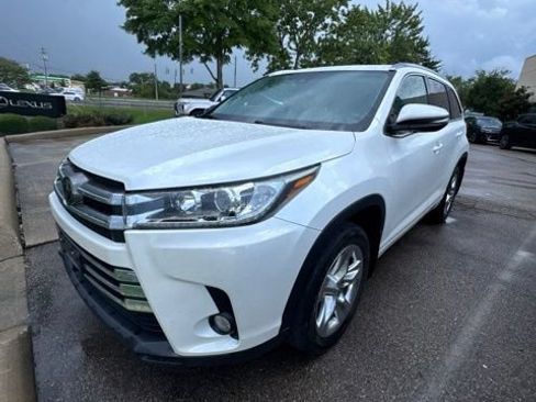 Used 2018 Toyota Highlander Limited AWD/4WD image 2
