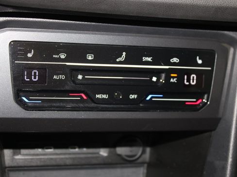 Used 2023 Volkswagen Tiguan SE image 15