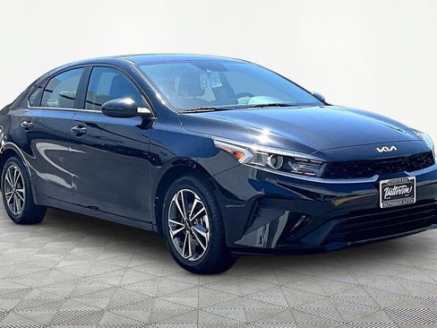 Used 2023 Kia Forte LXS FWD image 6