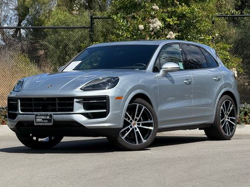 Certified 2025 Porsche Cayenne image 1