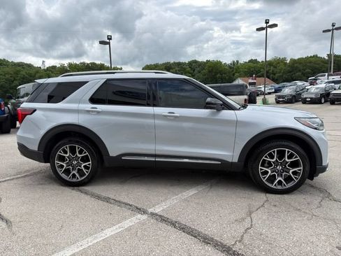 Used 2025 Ford Explorer Platinum w/ Ultimate Package AWD/4WD image 8