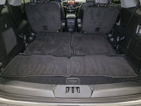 Used 2024 Ford Explorer Limited w/ Equipment Group 301A AWD/4WD image 13
