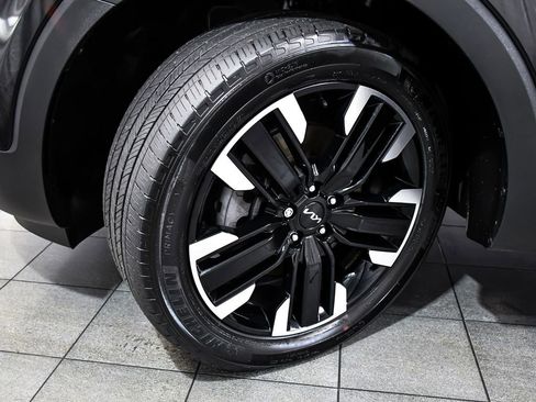 Used 2024 Kia Telluride SX w/ Towing Package AWD/4WD image 7