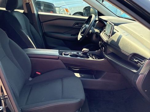 Used 2024 Nissan Rogue S image 12