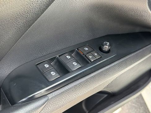 Certified 2018 Toyota Camry SE FWD image 15