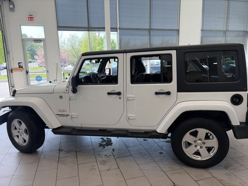 Used 2012 Jeep Wrangler Unlimited Sahara w/ Connectivity Group image 8