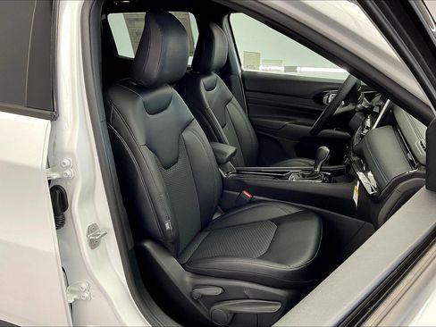 New 2026 Jeep Compass Latitude image 9