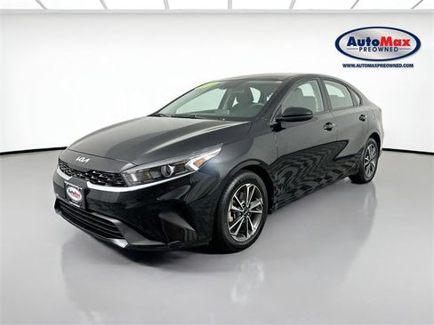 Used 2023 Kia Forte LXS image 4