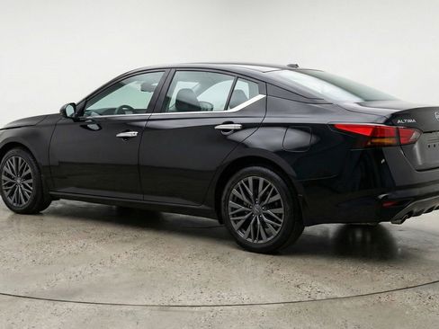 Used 2025 Nissan Altima 2.5 SV FWD image 6