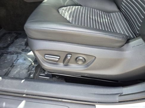 Used 2022 Toyota Camry SE w/ Convenience Package FWD image 10