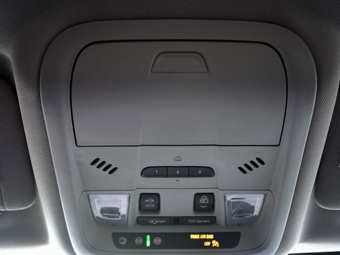 Used 2024 GMC Terrain Denali w/ Denali Premium Package image 39