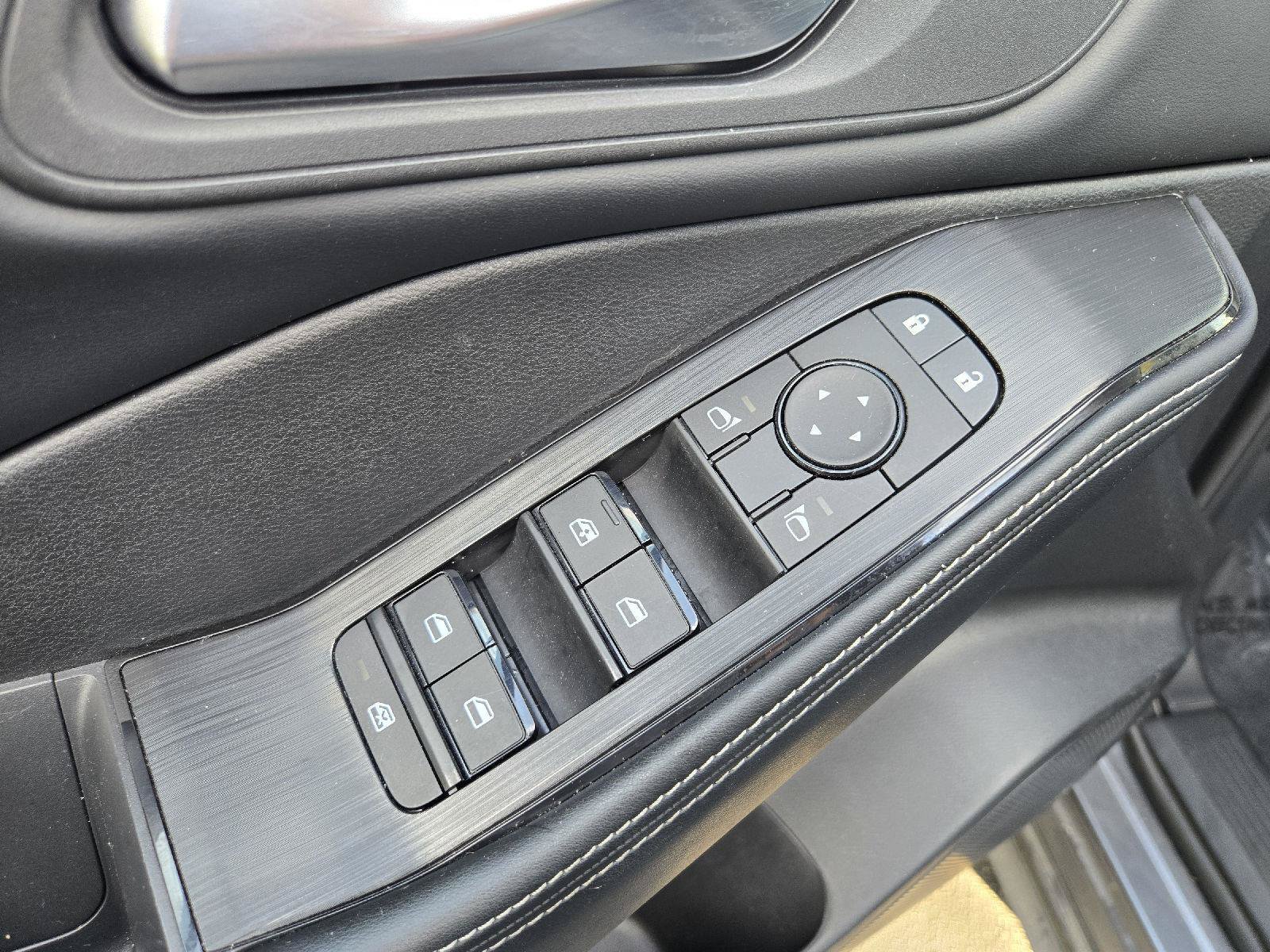 Used 2025 Nissan Rogue SV AWD/4WD image 15