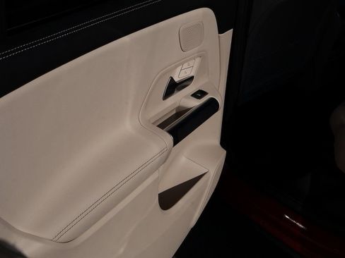 New 2026 Mercedes-Benz GLB 250 4MATIC image 25