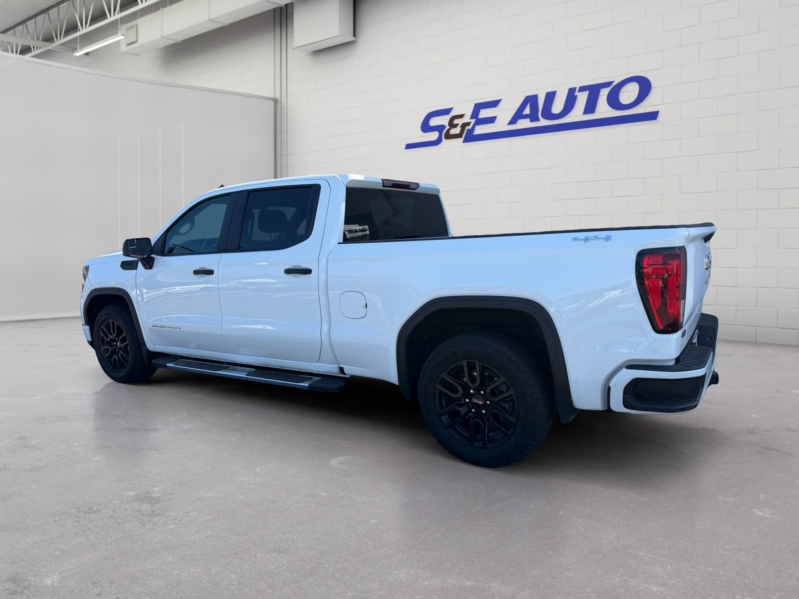 Used 2024 GMC Sierra 1500 Pro w/ Graphite Edition AWD/4WD image 3