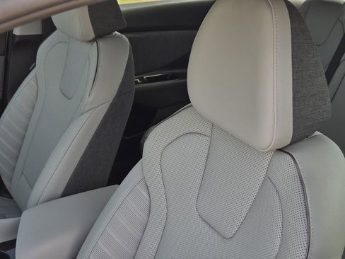 New 2026 Hyundai Elantra Limited FWD image 18