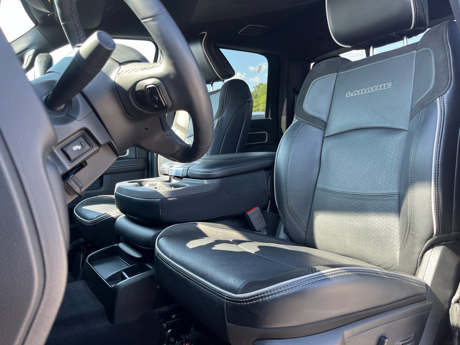 Used 2026 RAM 2500 Laramie AWD/4WD image 8