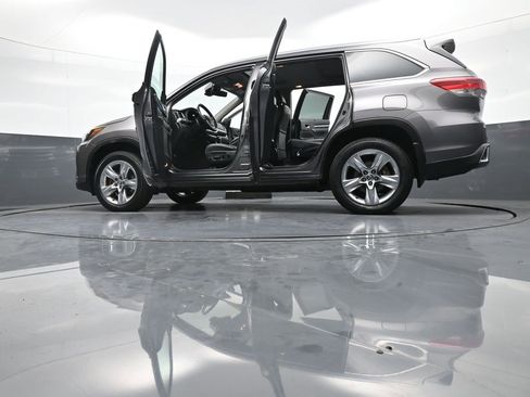Used 2018 Toyota Highlander Limited w/ Protection Package #3 image 51