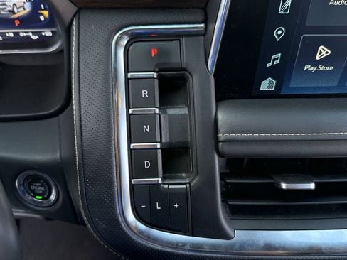 Used 2023 Chevrolet Suburban Premier image 20